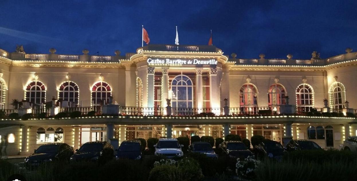 Grand Studio Hyper Centre Avec Balcon Tout Refait Mars 2025 Deauville Bagian luar foto