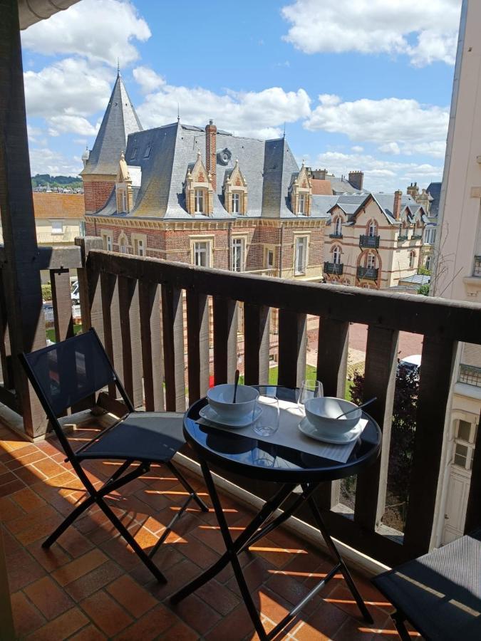 Grand Studio Hyper Centre Avec Balcon Tout Refait Mars 2025 Deauville Bagian luar foto