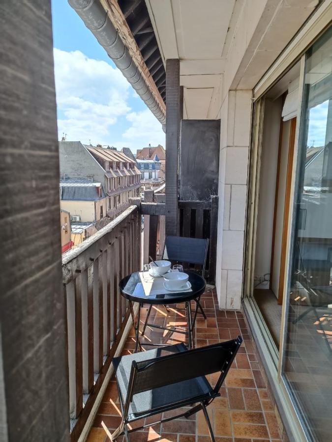 Grand Studio Hyper Centre Avec Balcon Tout Refait Mars 2025 Deauville Bagian luar foto